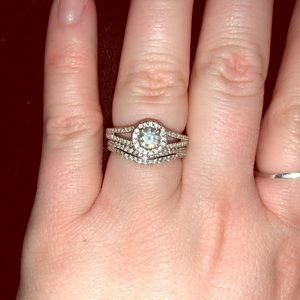 Engagement/wedding ring
